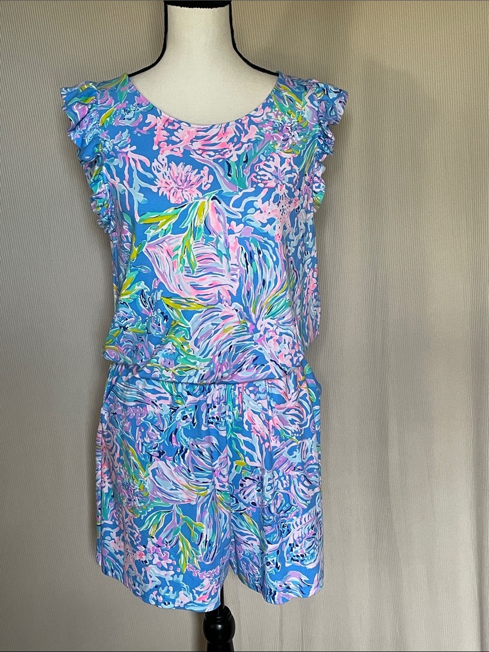 Lilly Pulitzer Blue Pink Tropical Print Romper Size L Ruffle Sleeve Keyhole Back - Picture 2 of 12